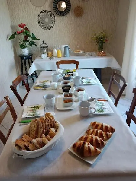 Chambre D'Hotes L'Hermione Bed & Breakfast Villeneuve-sur-Vere France